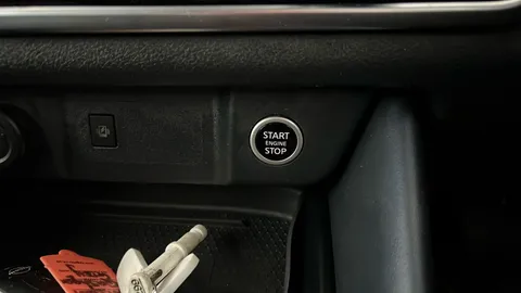 NISSAN QASHQAI 1.3 DiG-T MH 158 Tekna Xtronic