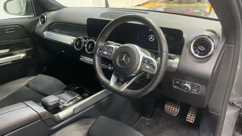 MERCEDES-BENZ GLB GLB 200 AMG Line 7G-Tronic