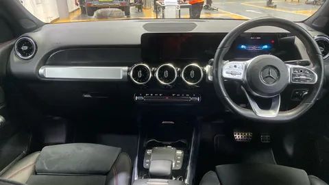 MERCEDES-BENZ GLB GLB 200 AMG Line 7G-Tronic