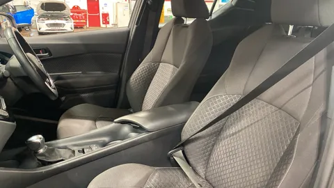 TOYOTA C-HR 1.8 Hybrid Icon CVT