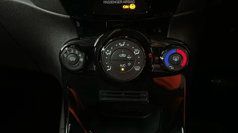 FORD FIESTA 1.6 Zetec Powershift