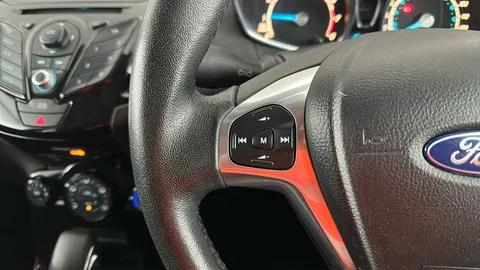 FORD FIESTA 1.6 Zetec Powershift