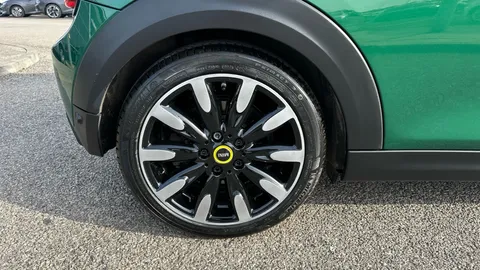 MINI HATCHBACK 135kW Cooper S Level 3 33kWh Auto