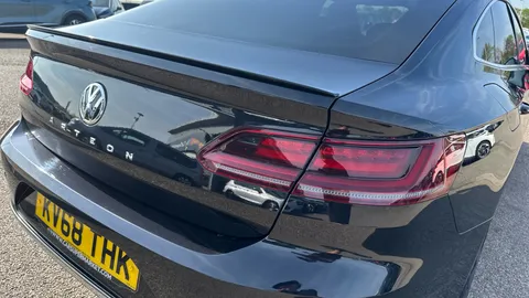 Volkswagen Arteon 2.0 TSI R-Line DSG