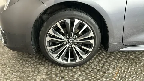 Toyota Corolla 1.8 Hybrid Design 5dr CVT