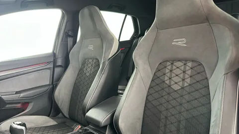 VOLKSWAGEN GOLF 1.5 TSI R-Line