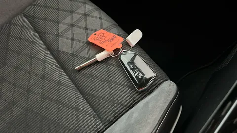 VOLKSWAGEN GOLF 1.5 TSI R-Line