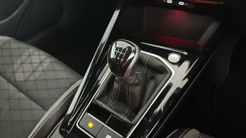 VOLKSWAGEN GOLF 1.5 TSI R-Line