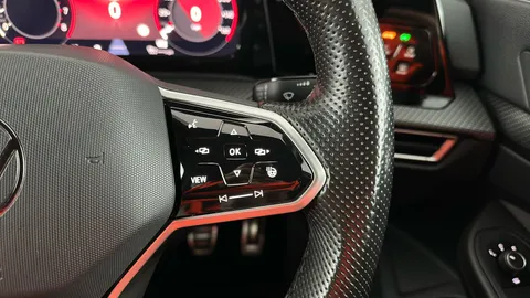 VOLKSWAGEN GOLF 1.5 TSI R-Line