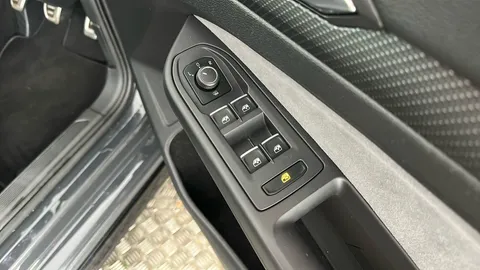 VOLKSWAGEN GOLF 1.5 TSI R-Line