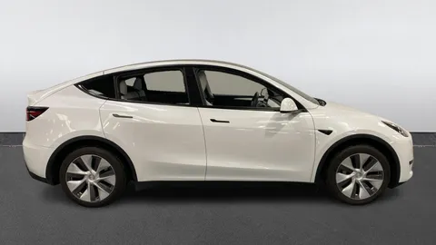 TESLA MODEL Y RWD Auto