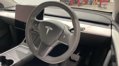TESLA MODEL Y RWD Auto