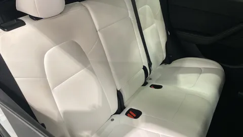 TESLA MODEL Y RWD Auto