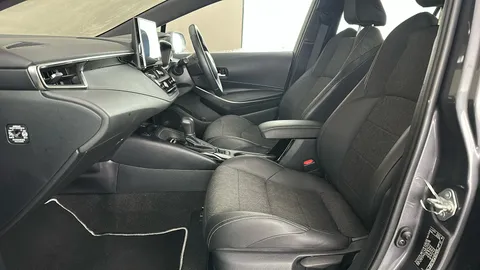 TOYOTA COROLLA 1.8 Hybrid Design CVT