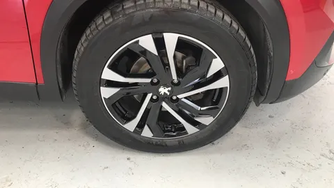 PEUGEOT 2008 1.2 PureTech 130 Allure