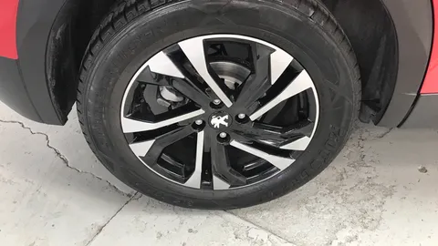 PEUGEOT 2008 1.2 PureTech 130 Allure