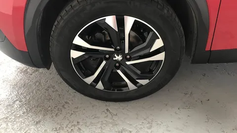 PEUGEOT 2008 1.2 PureTech 130 Allure