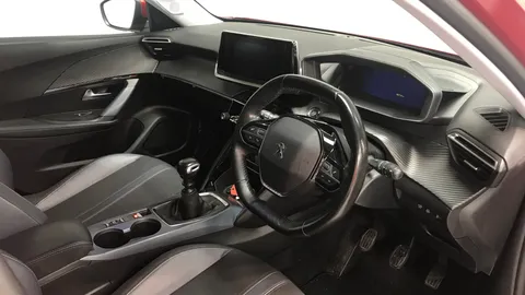 PEUGEOT 2008 1.2 PureTech 130 Allure