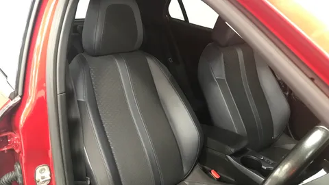 PEUGEOT 2008 1.2 PureTech 130 Allure