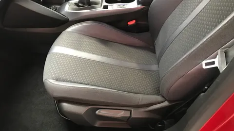 PEUGEOT 2008 1.2 PureTech 130 Allure