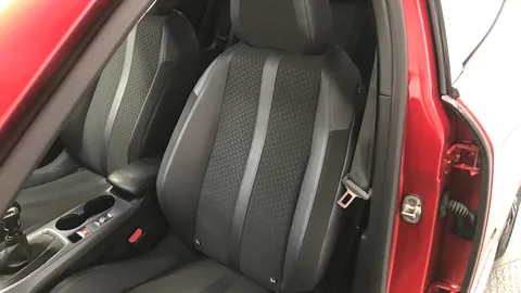 PEUGEOT 2008 1.2 PureTech 130 Allure