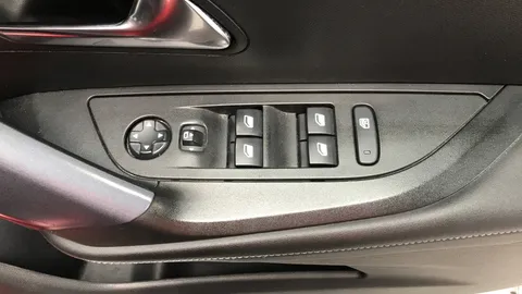 PEUGEOT 2008 1.2 PureTech 130 Allure