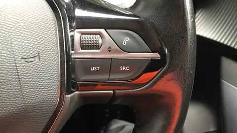 PEUGEOT 2008 1.2 PureTech 130 Allure