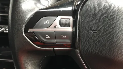 PEUGEOT 2008 1.2 PureTech 130 Allure