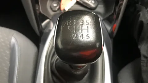 PEUGEOT 2008 1.2 PureTech 130 Allure