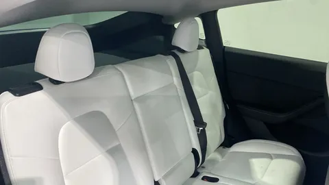 TESLA MODEL Y RWD Auto
