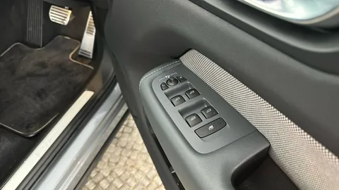 VOLVO XC60 2.0 T8 [390] Hybrid R DESIGN AWD Geartronic