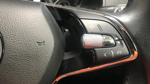 SKODA KAROQ 1.0 TSI 110 SE Technology