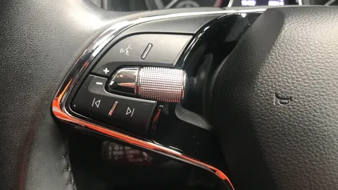 SKODA KAROQ 1.0 TSI 110 SE Technology