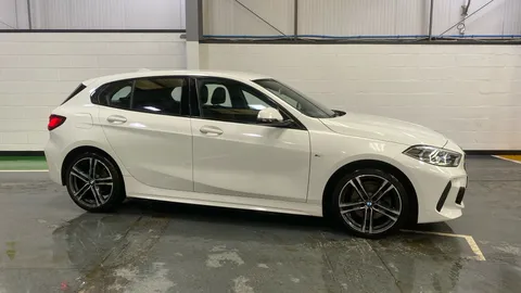 BMW 1 SERIES 118i [136] M Sport [Live Cockpit Professional]