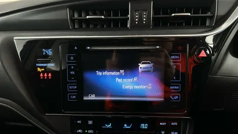 Toyota Auris 1.8 Hybrid Design TSS CVT [Nav]