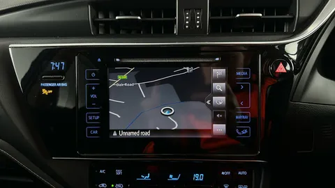 Toyota Auris 1.8 Hybrid Design TSS CVT [Nav]