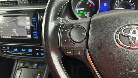 Toyota Auris 1.8 Hybrid Design TSS CVT [Nav]