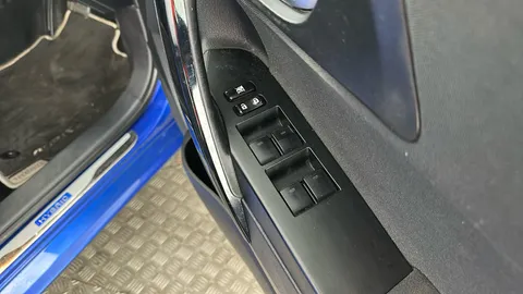 Toyota Auris 1.8 Hybrid Design TSS CVT [Nav]