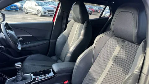 Peugeot 2008 1.2 PureTech 130 GT Line