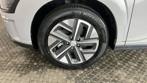HYUNDAI KONA 100kW SE Connect 39kWh Auto