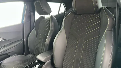 PEUGEOT 2008 1.2 PureTech 130 GT EAT8