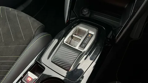 PEUGEOT 2008 1.2 PureTech 130 GT EAT8