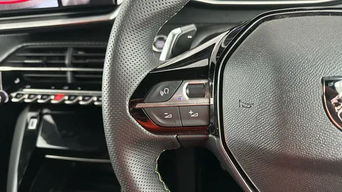 PEUGEOT 2008 1.2 PureTech 130 GT EAT8