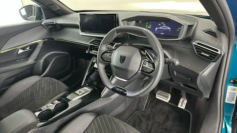 PEUGEOT 2008 1.2 PureTech 130 GT EAT8