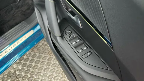 PEUGEOT 2008 1.2 PureTech 130 GT EAT8