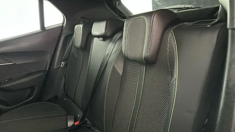 PEUGEOT 2008 1.2 PureTech 130 GT EAT8