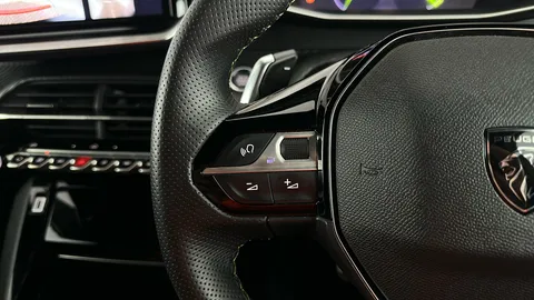 PEUGEOT 2008 1.2 PureTech 130 GT EAT8