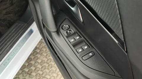 PEUGEOT 2008 1.2 PureTech 130 GT EAT8