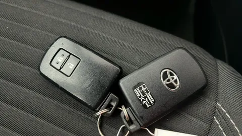 TOYOTA YARIS 1.5 Hybrid Icon Tech CVT