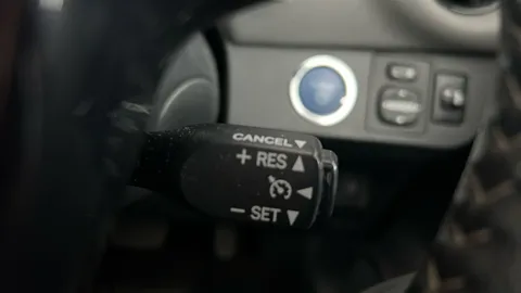 TOYOTA YARIS 1.5 Hybrid Icon Tech CVT